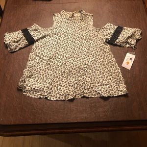 Open shoulder floral blouse